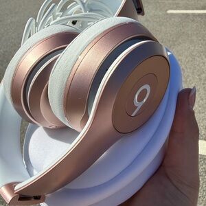 Beats Solo 2 Rose Gold Wireless Headphones
